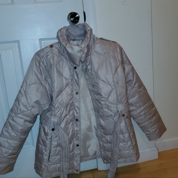 Women Coat - Picture 1 of 3